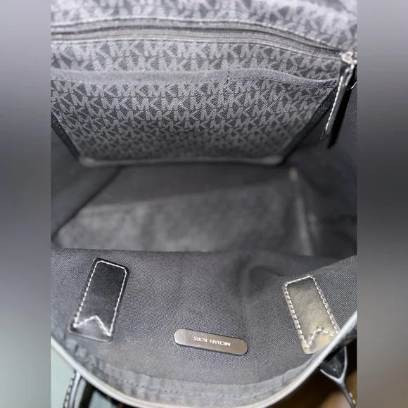 MICHAEL KORS TRAVEL LARGE TOP ZIP TOTE - Picture 11 of 14